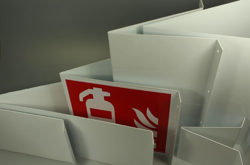 Painutatud plastikust ohutusmärkide alused